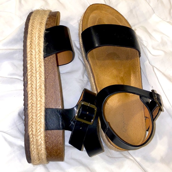 Trendy Espadrille Black Flatform Sandals - Picture 2 of 2